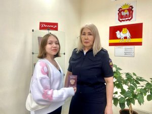 Юным озерчанам в торжественной обстановке, приуроченной к Международному женскому дню, вручили паспорта гражданина Российской Федерации