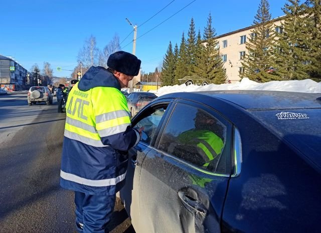 В Озерске сотрудники Госавтоинспекции задержали пьяного водителя, который угнал автомобиль