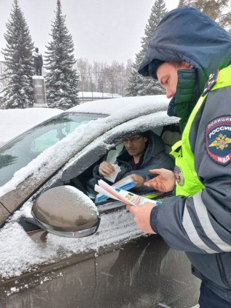 Сотрудники полиции Озерска проинформировали горожан о схемах дистанционного мошенничества